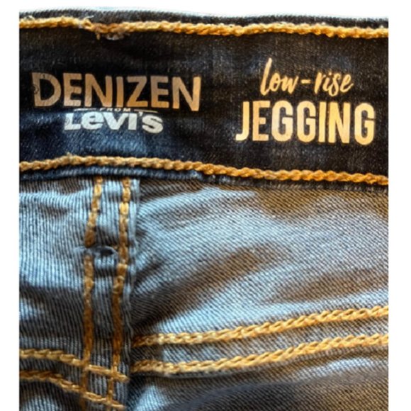 Distressed Ripped Patched Jeggings - Picture 8 of 10